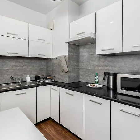 Podgorze Standard By Bookinghost * Krakau